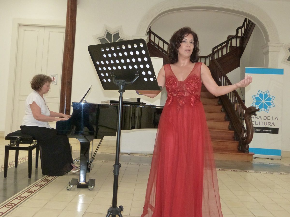 Lorena Torres Cáceres y María Eugenia Jaubert Rius durante el concierto en Arrecife