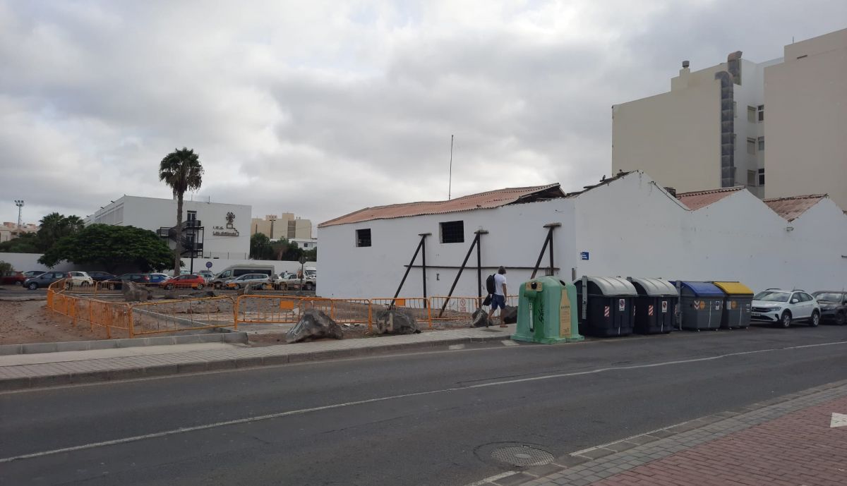 Un solar desocupado en la Avenida Fred Olsen. Foto: La Voz de Lanzarote.