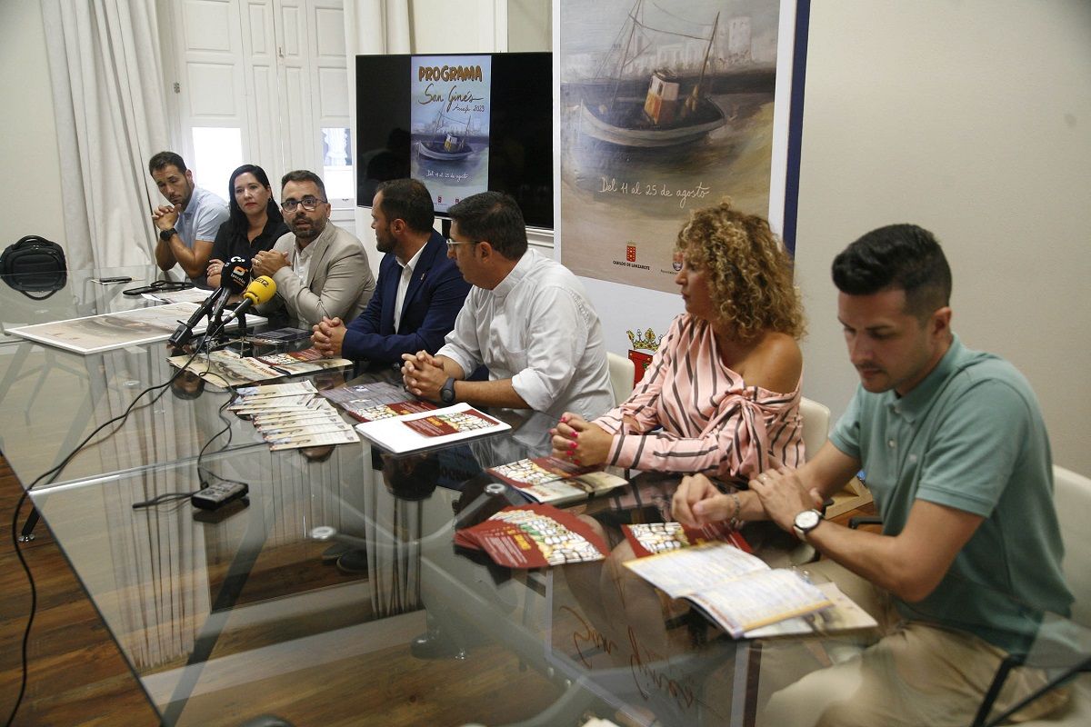 Yonathan de León, Eli Merino, Echedey Eugenio y su equipo en la rueda de prensa en la presentación de las Fiestas de San Ginés (Foto: José Luis Carrasco)