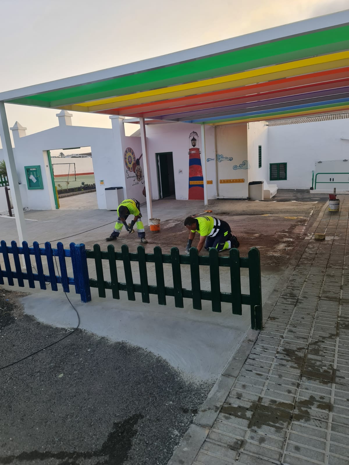 Trabajos de mejora en los centros educativos de San Bartolomé. Foto: Ayuntamiento. Trabajos de mejora en los centros educativos de San Bartolomé. Foto: Ayuntamiento.
