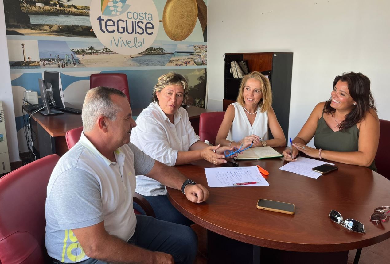 Reunión entre la patronal turística y el Ayuntamiento de Teguise 