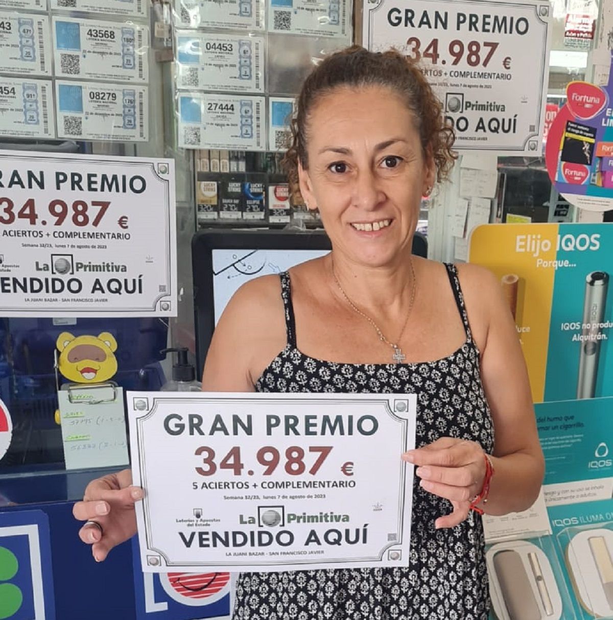 Keti, la trabajadora del Juani Bazar de Arrecife entrega el premio de La Primitiva este lunes