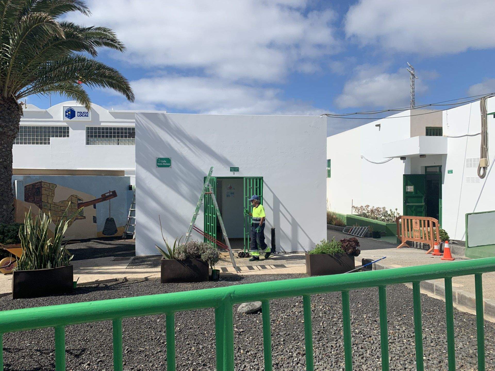 Tías ejecuta obras en los colegios de cara al próximo curso escolar