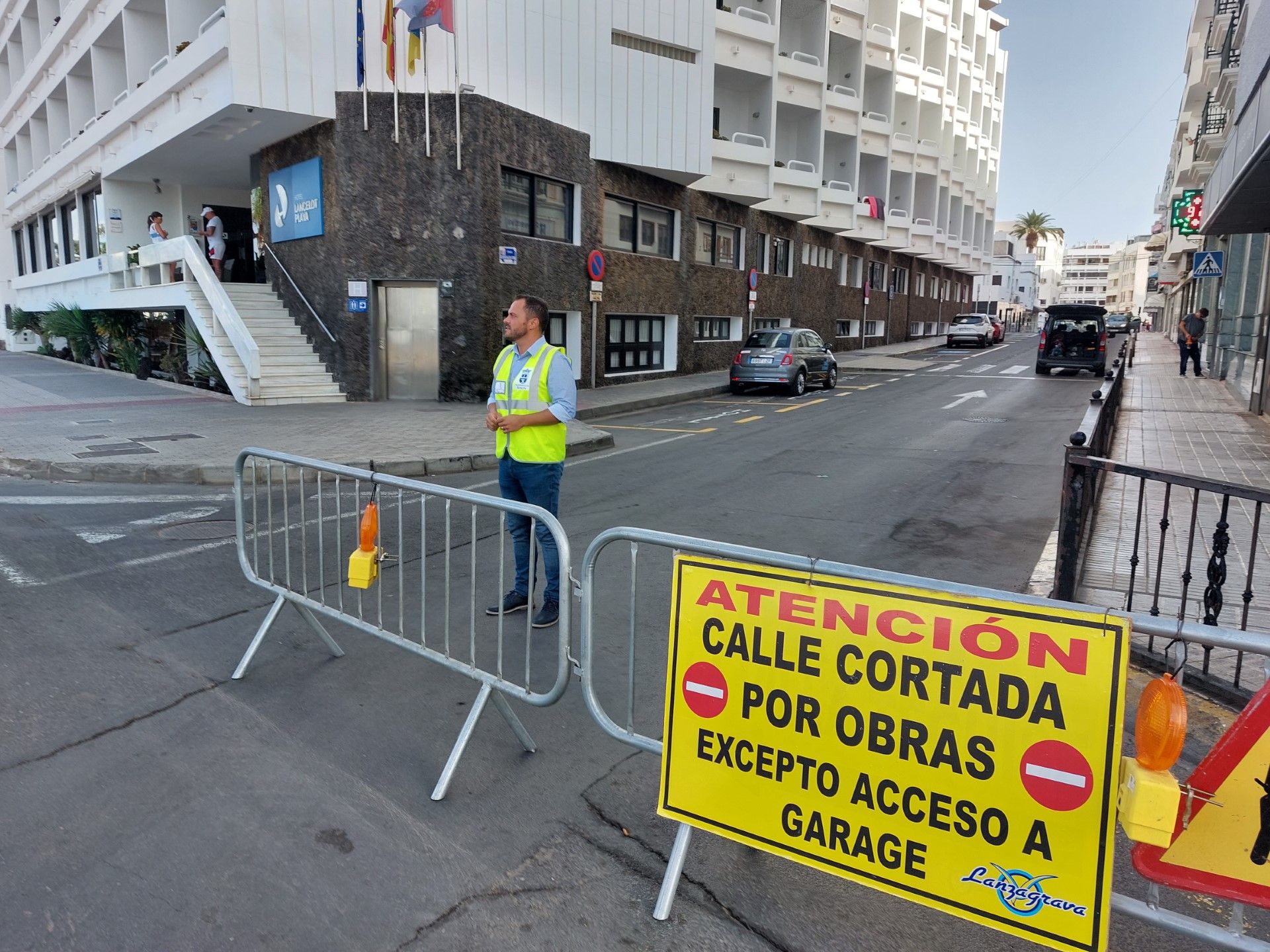 Obras en la calle Valls de la Torre. El alcalde de Arrecife se trasladó a la zona para coordinar el inicio de estos trabajos