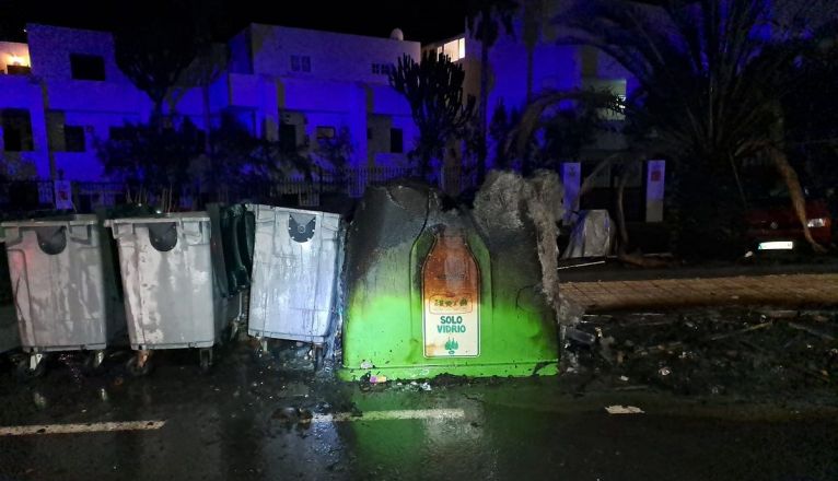 Imagen de los contenedores tras el incendio Imagen de los contenedores tras el incendio