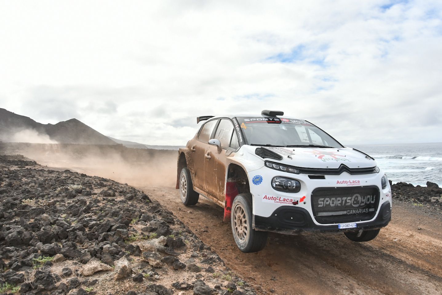 Uno de los vehículos participantes del Rallye Isla de Los Volcanes