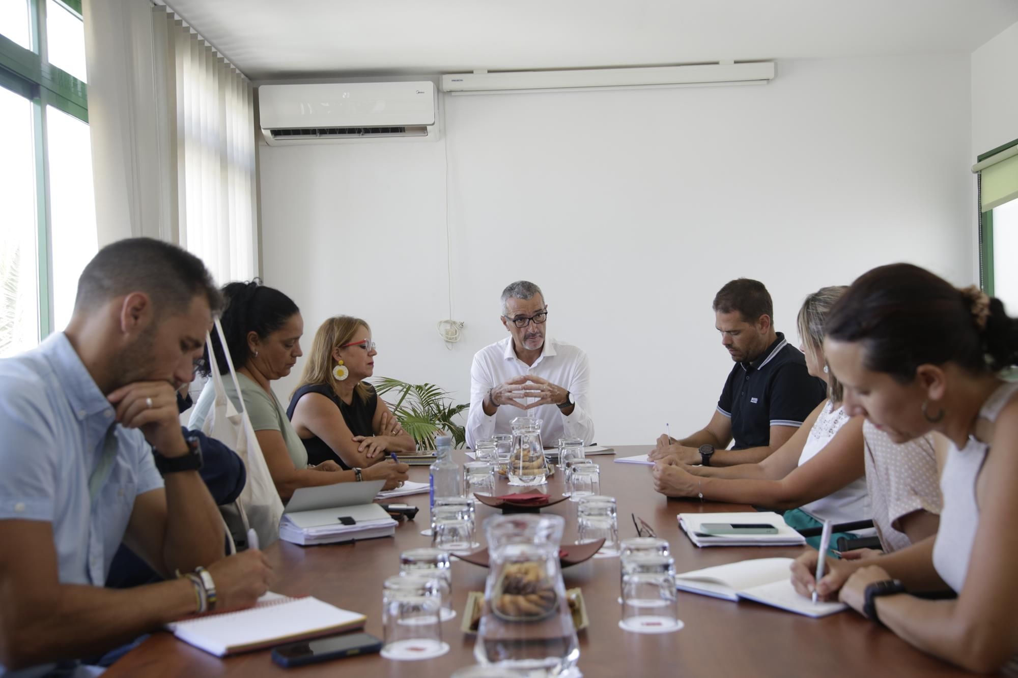 Reunión de la Mesa de Acción Social y Mayores de Lanzarote. Foto: Cabildo de Lanzarote.