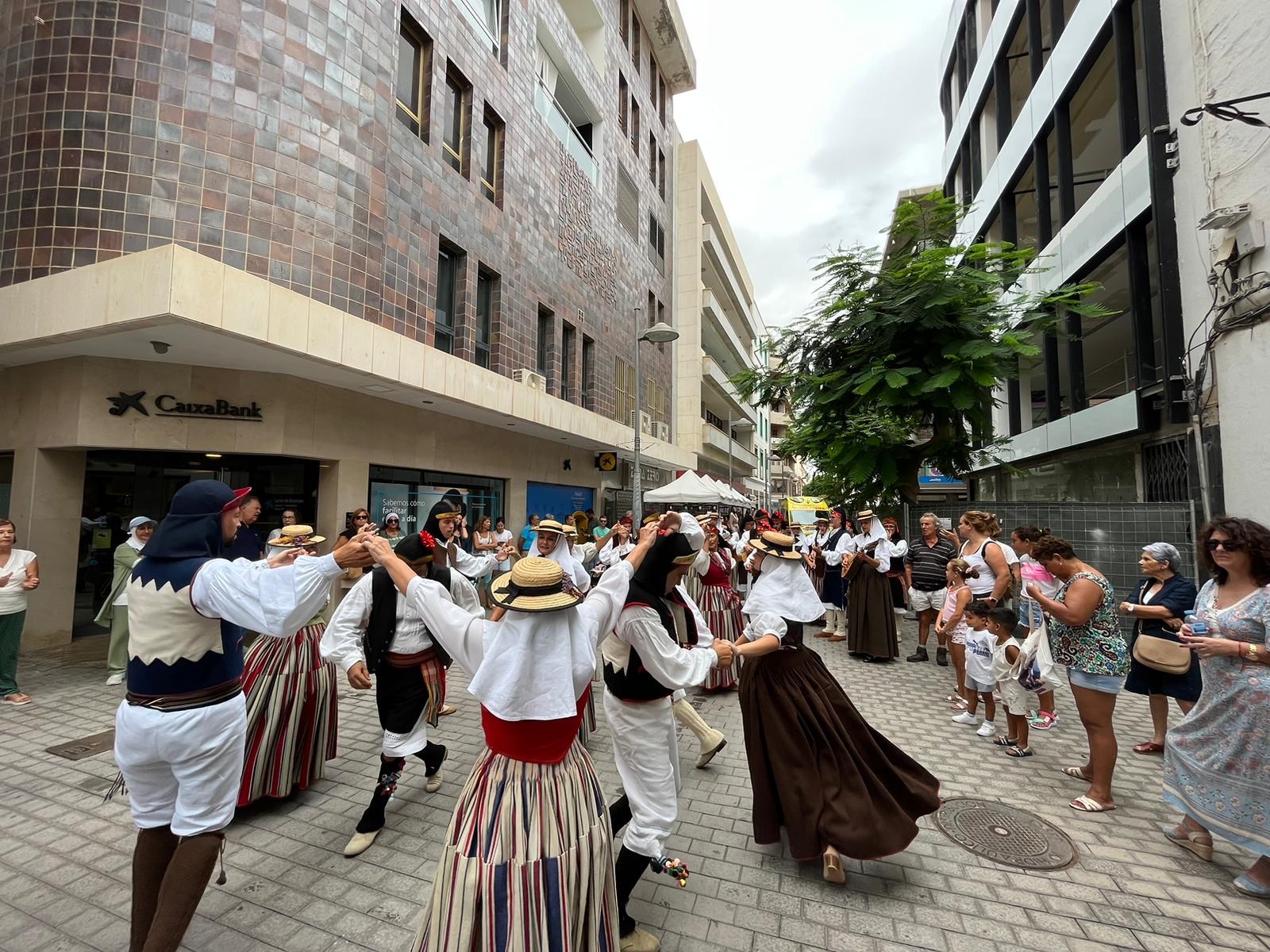 Las agrupaciones folclóricas ofrendan con "fervor y tradición" este sábado en Arrecife 