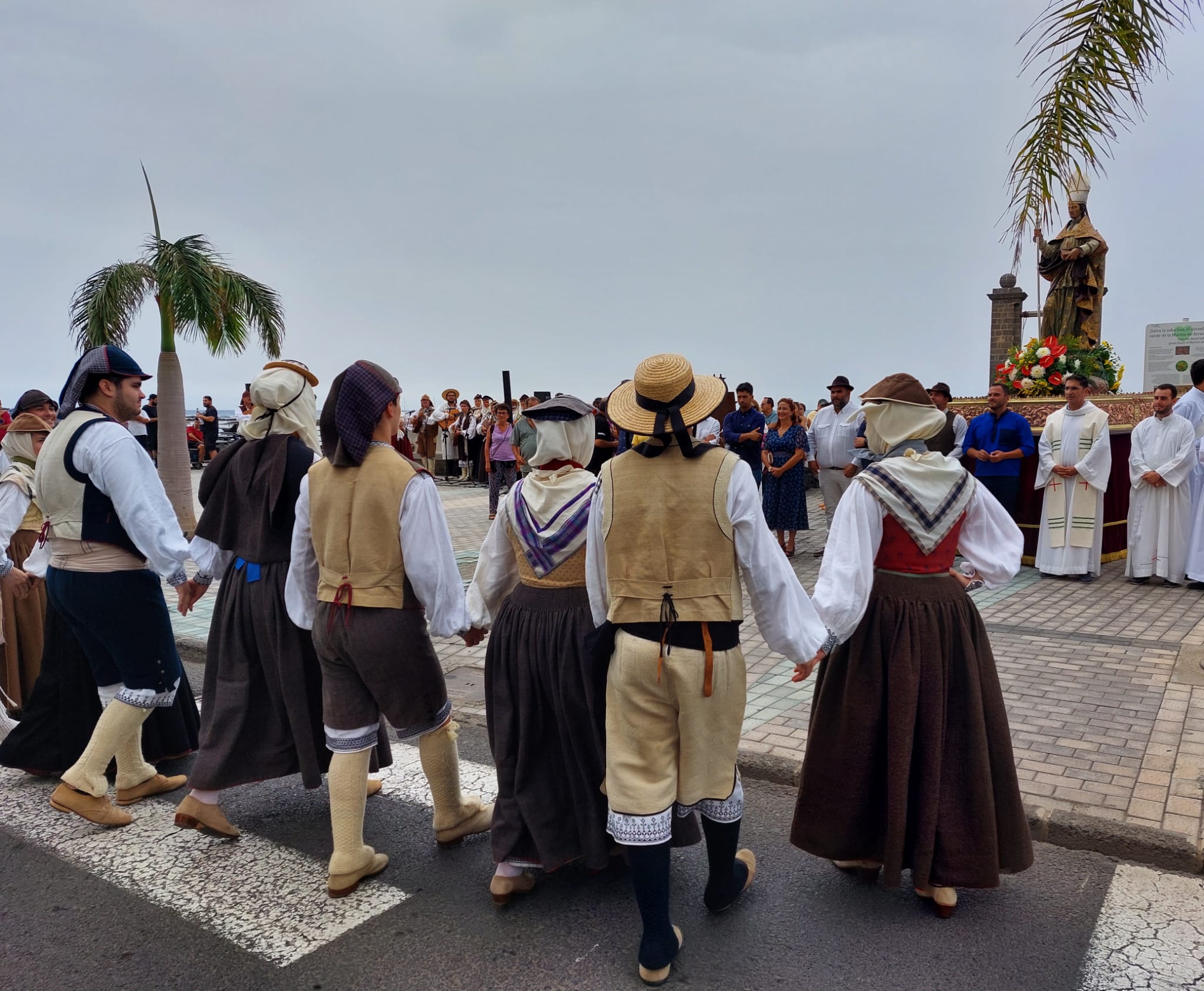 Fervor y tradición este sábado en Arrecife durante la Ofrenda de las agrupaciones folclóricas a San Ginés Obispo Fervor y tradición este sábado en Arrecife durante la Ofrenda de las agrupaciones folclóricas a San Ginés Obispo