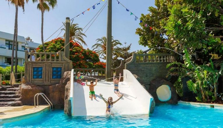 Tobogán para niños en el hotel H10 Lanzarote Princess. Tobogán para niños en el hotel H10 Lanzarote Princess.
