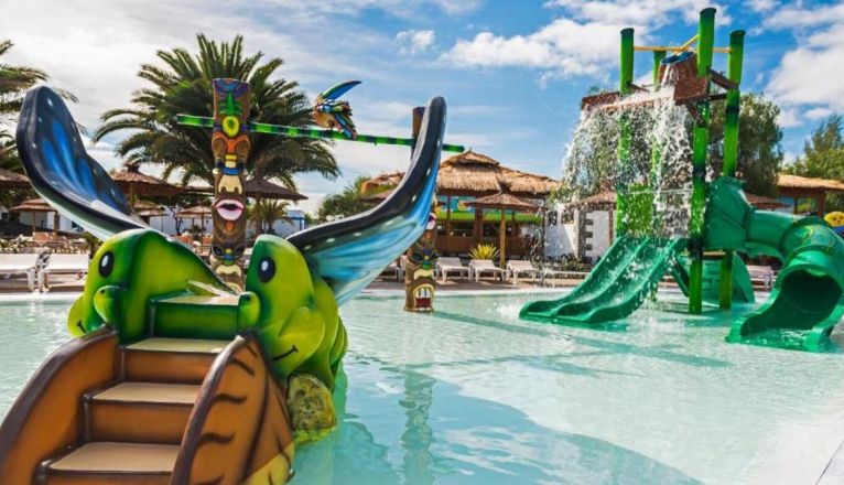 Tobogán para niños en el hotel Elba Lanzarote Royal Village Resort. Tobogán para niños en el hotel Elba Lanzarote Royal Village Resort.