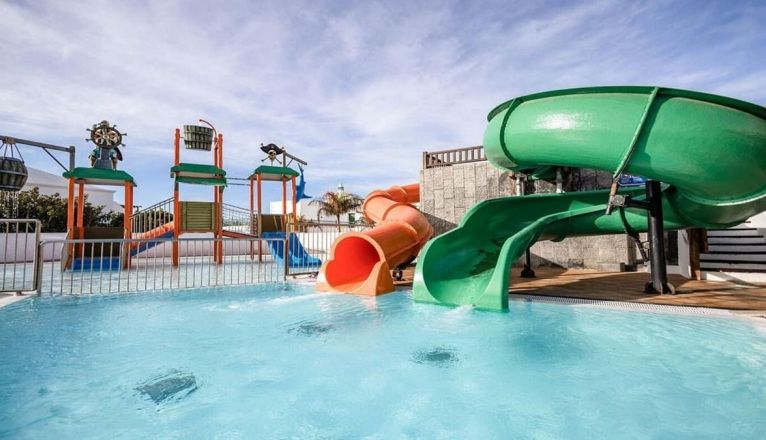 CayBeach Sun, en Playa Blanca (Yaiza). CayBeach Sun, en Playa Blanca (Yaiza).