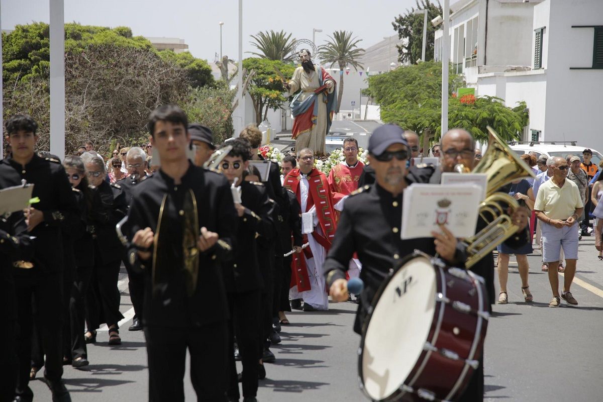 Procesión encabezada por la 'Banda Municipal de Música de San Bartolomé'