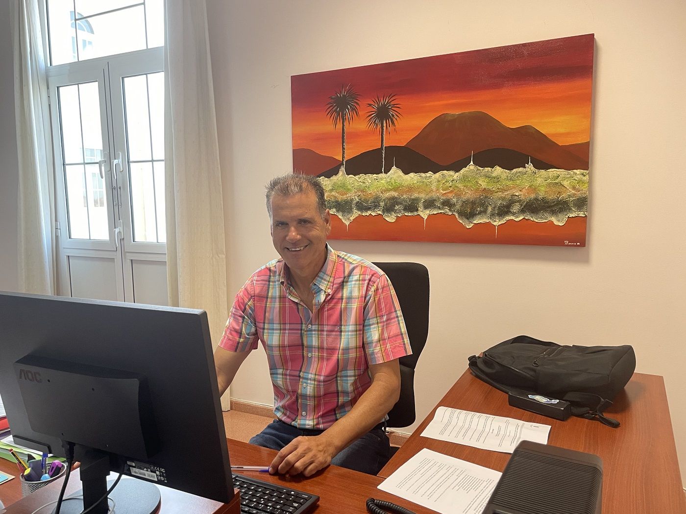 El consejero Domingo Manuel Cejas Curbelo en su despacho del Cabildo de Lanzarote. Consorcio del agua.