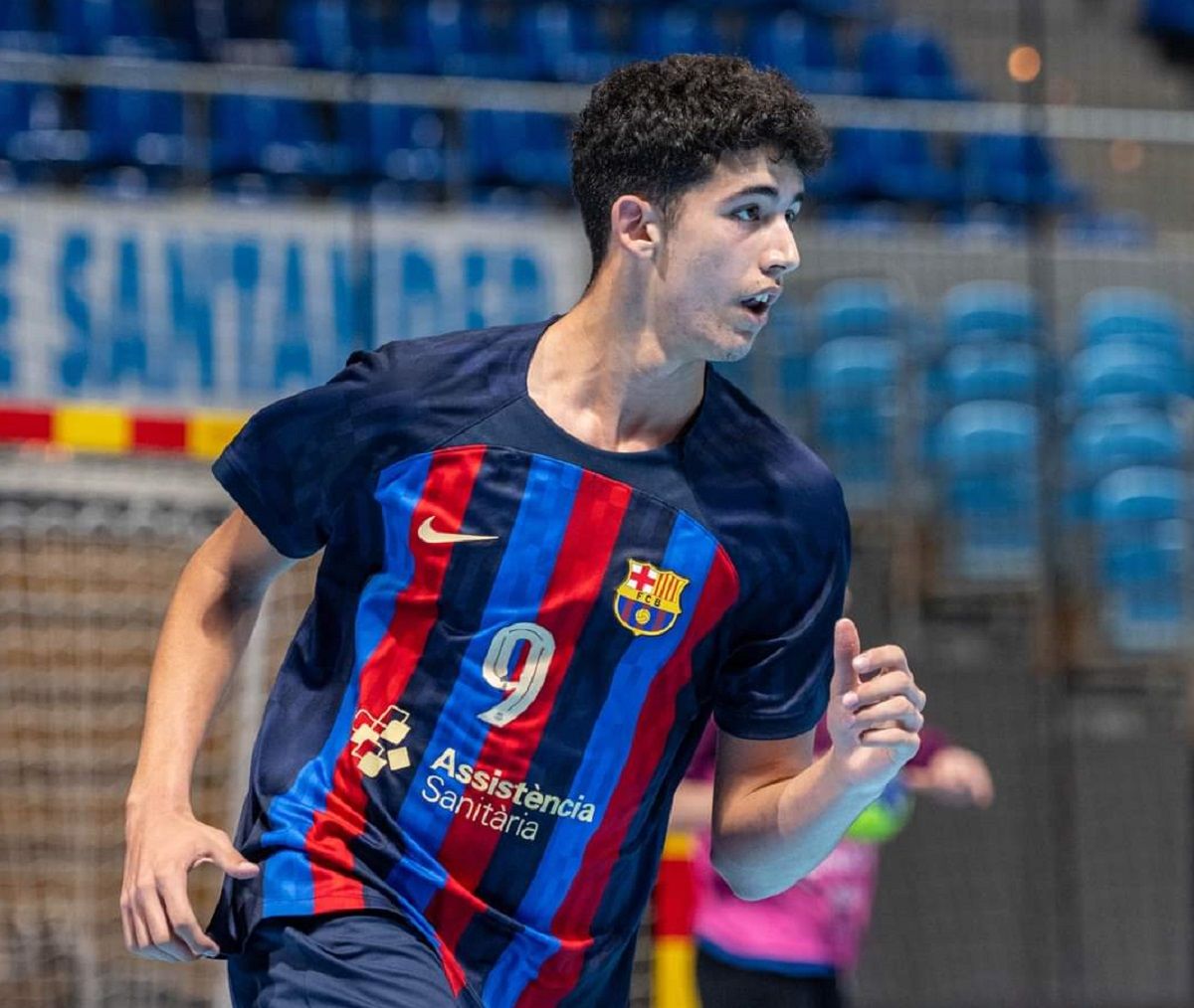 El lanzaroteño Miguel Ángel Martín Duque durante un partido de Balonmano con el Barça