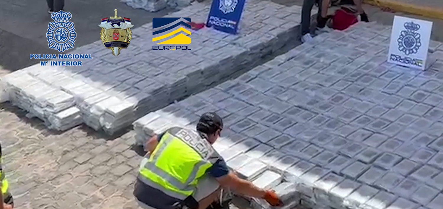 La Policía Nacional con las 2,7 toneladas de cocaína incautadas