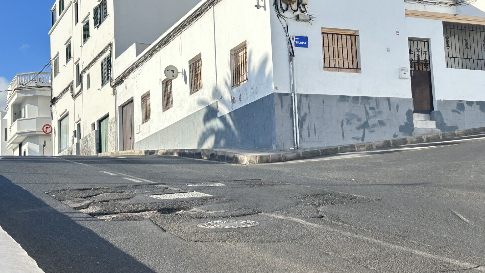 Un socavón en una carretera de Titerroy