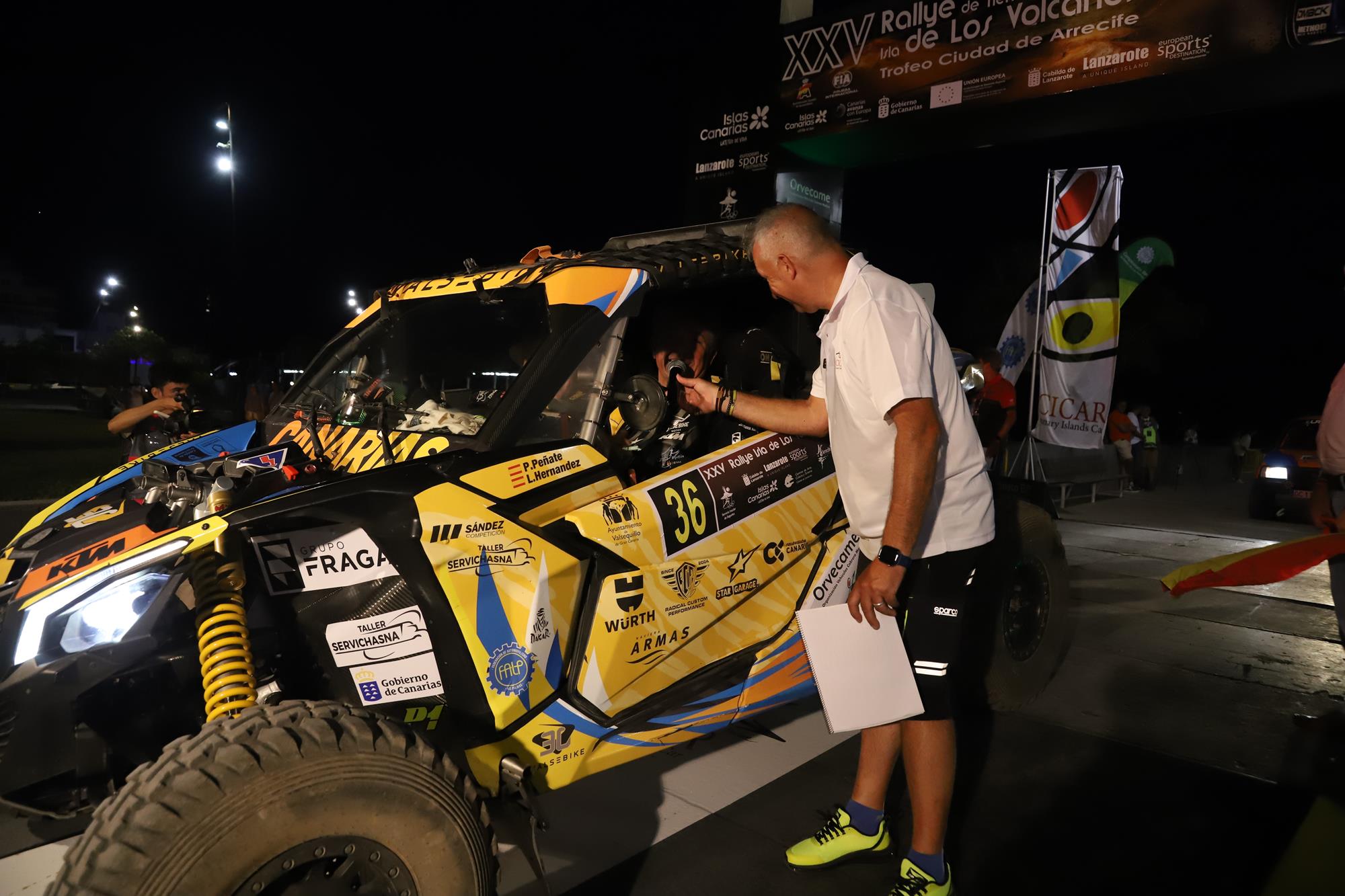 Ceremonia de salida XXV Rallye de Tierra Isla de Los Volcanes – Ciudad de Arrecife Ceremonia de salida XXV Rallye de Tierra Isla de Los Volcanes – Ciudad de Arrecife