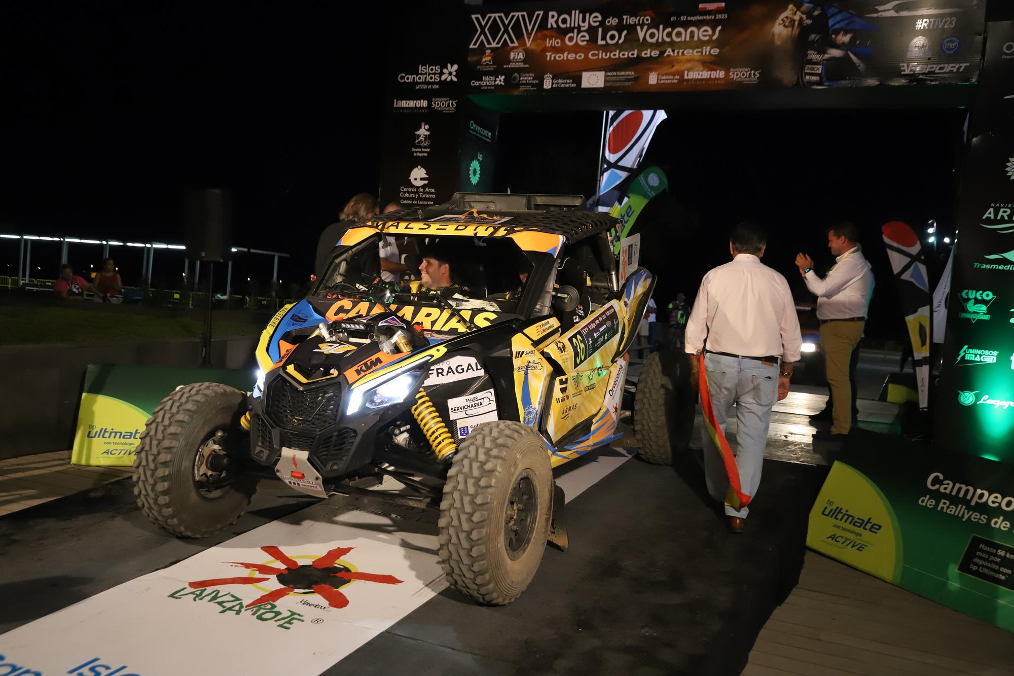 Ceremonia de salida XXV Rallye de Tierra Isla de Los Volcanes – Ciudad de Arrecife Ceremonia de salida XXV Rallye de Tierra Isla de Los Volcanes – Ciudad de Arrecife