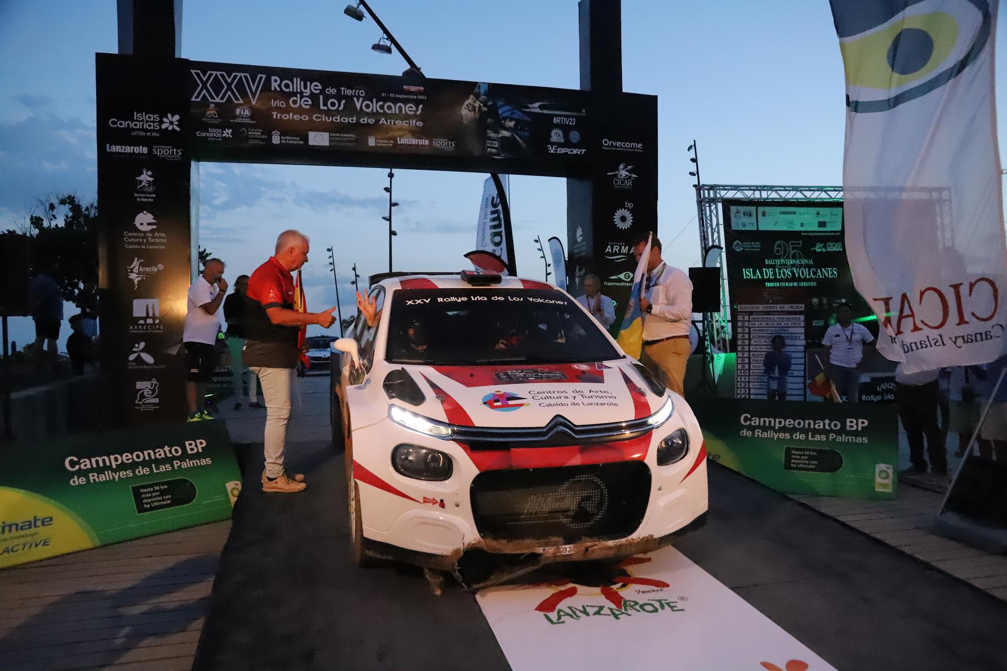Ceremonia de salida XXV Rallye de Tierra Isla de Los Volcanes – Ciudad de Arrecife Ceremonia de salida XXV Rallye de Tierra Isla de Los Volcanes – Ciudad de Arrecife