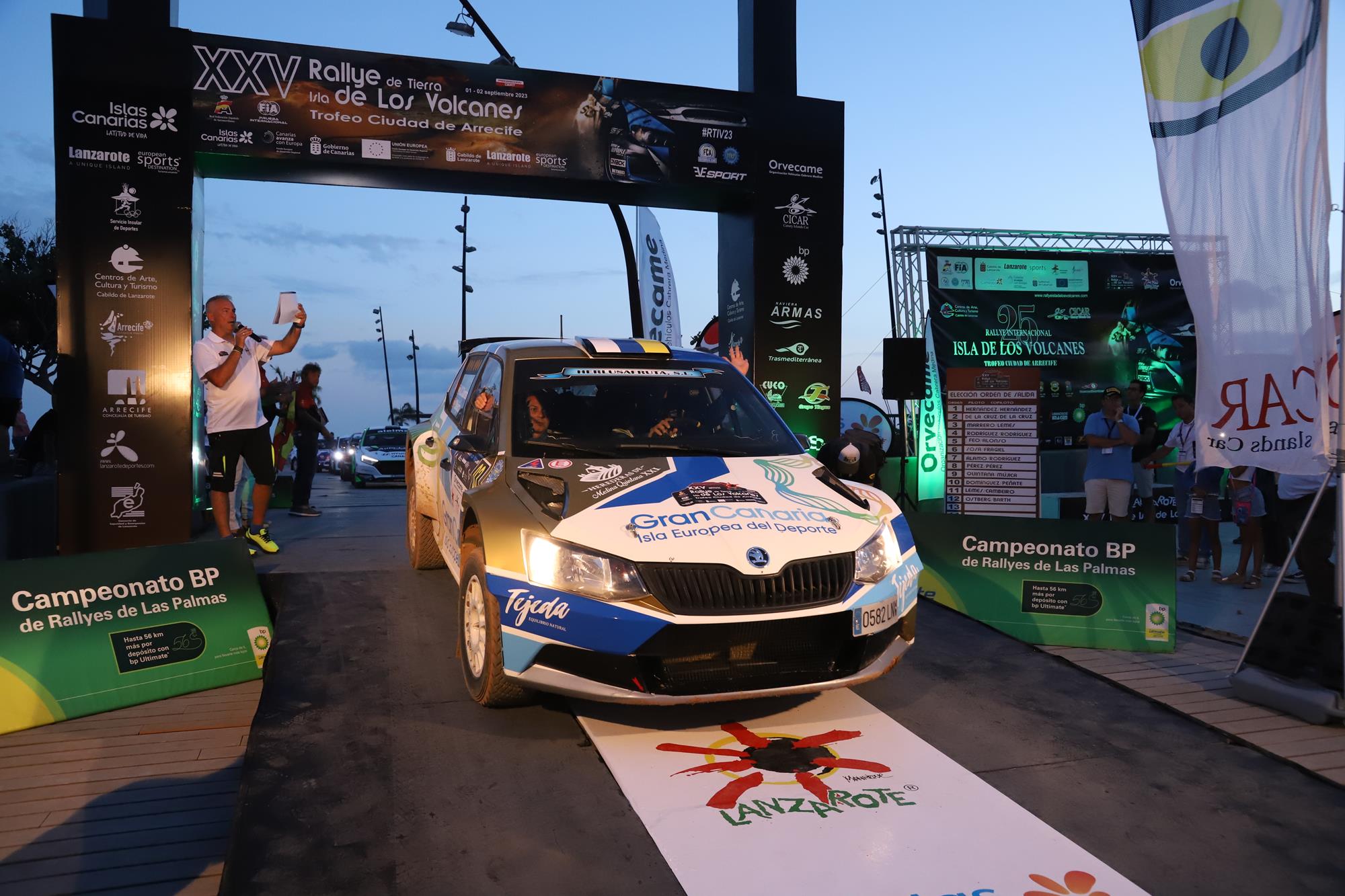 Ceremonia de salida XXV Rallye de Tierra Isla de Los Volcanes – Ciudad de Arrecife Ceremonia de salida XXV Rallye de Tierra Isla de Los Volcanes – Ciudad de Arrecife
