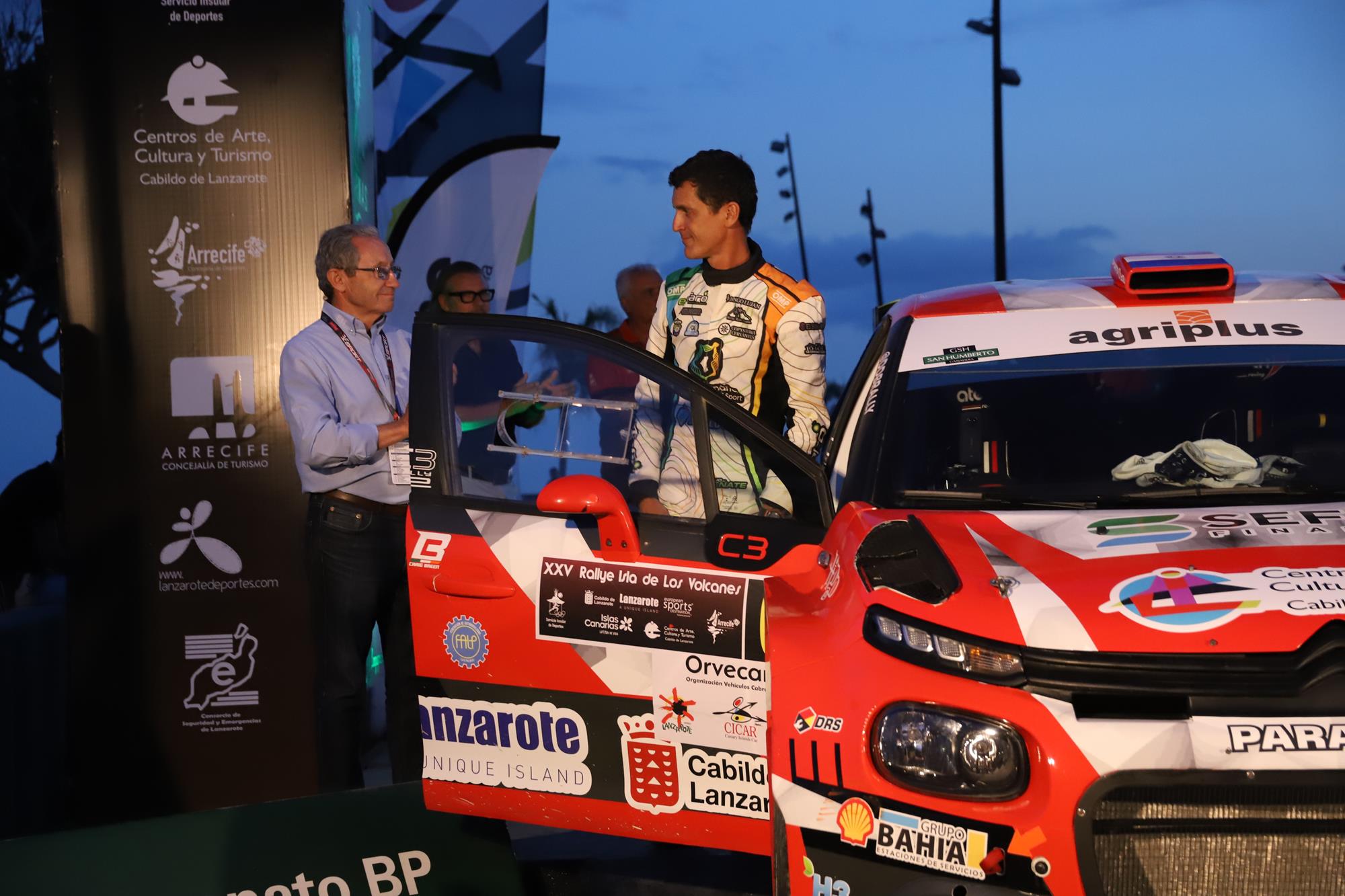 Ceremonia de salida XXV Rallye de Tierra Isla de Los Volcanes – Ciudad de Arrecife Ceremonia de salida XXV Rallye de Tierra Isla de Los Volcanes – Ciudad de Arrecife