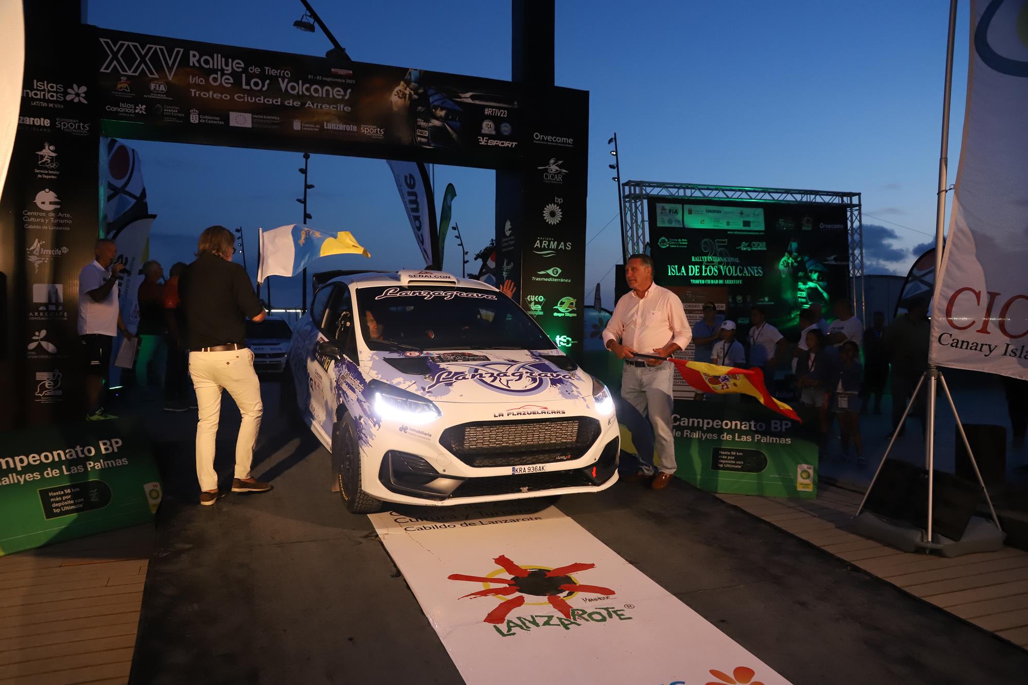 Ceremonia de salida XXV Rallye de Tierra Isla de Los Volcanes – Ciudad de Arrecife Ceremonia de salida XXV Rallye de Tierra Isla de Los Volcanes – Ciudad de Arrecife