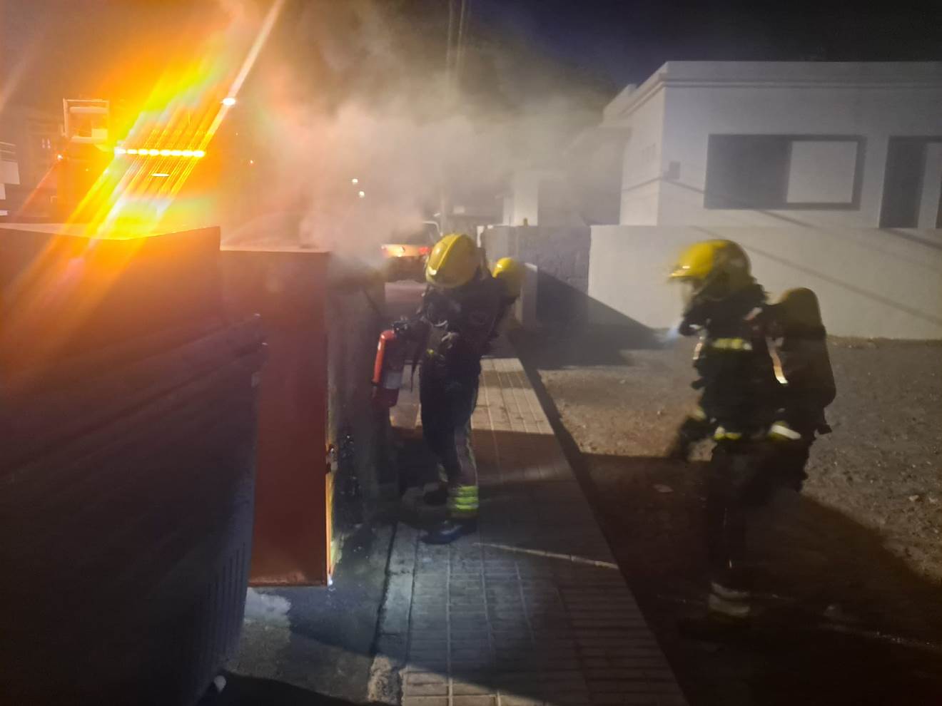 Incendio contenedor de recogida de aceites en Playa Honda