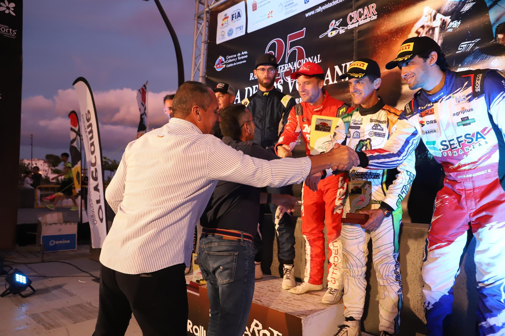 Entrega de trofeos del XXV Rallye Tierra isla de los Volcanes Entrega de trofeos del XXV Rallye Tierra isla de los Volcanes