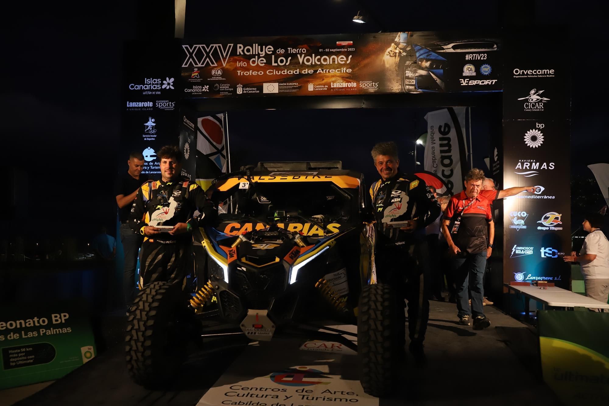 Entrega de trofeos del XXV Rallye Tierra isla de los Volcanes Entrega de trofeos del XXV Rallye Tierra isla de los Volcanes