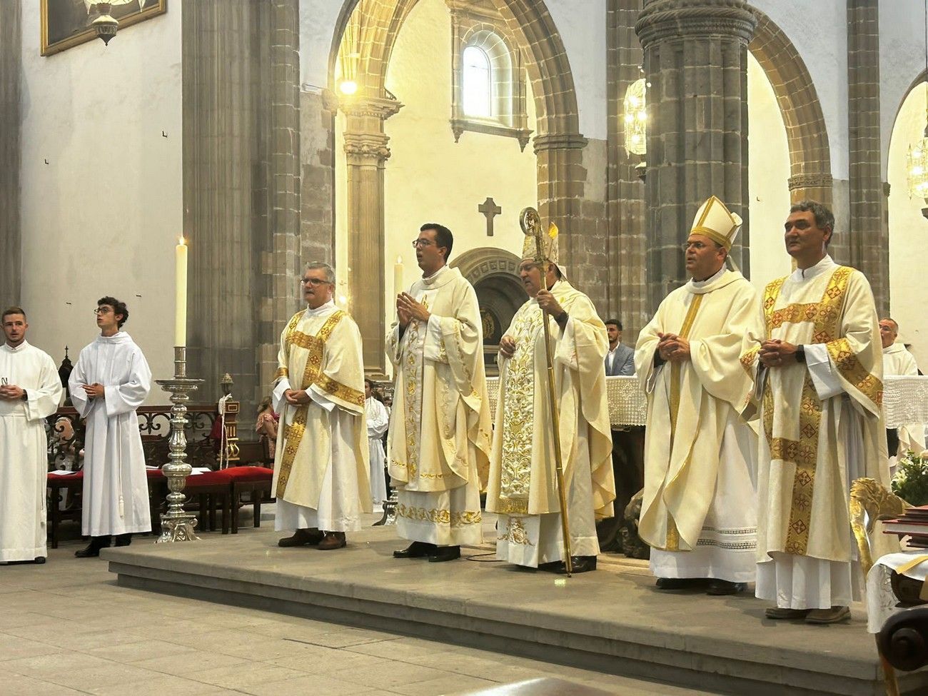 Alejandro Carmona, ordenado sacerdote Fotos: La Provincia