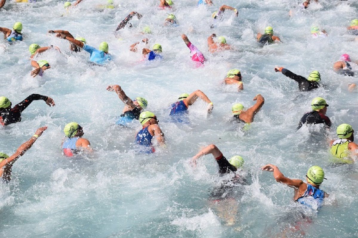 Prueba de 750 metros de natación en la 29 edición del 'Triatlón Real Club Náutico de Arrecife'
