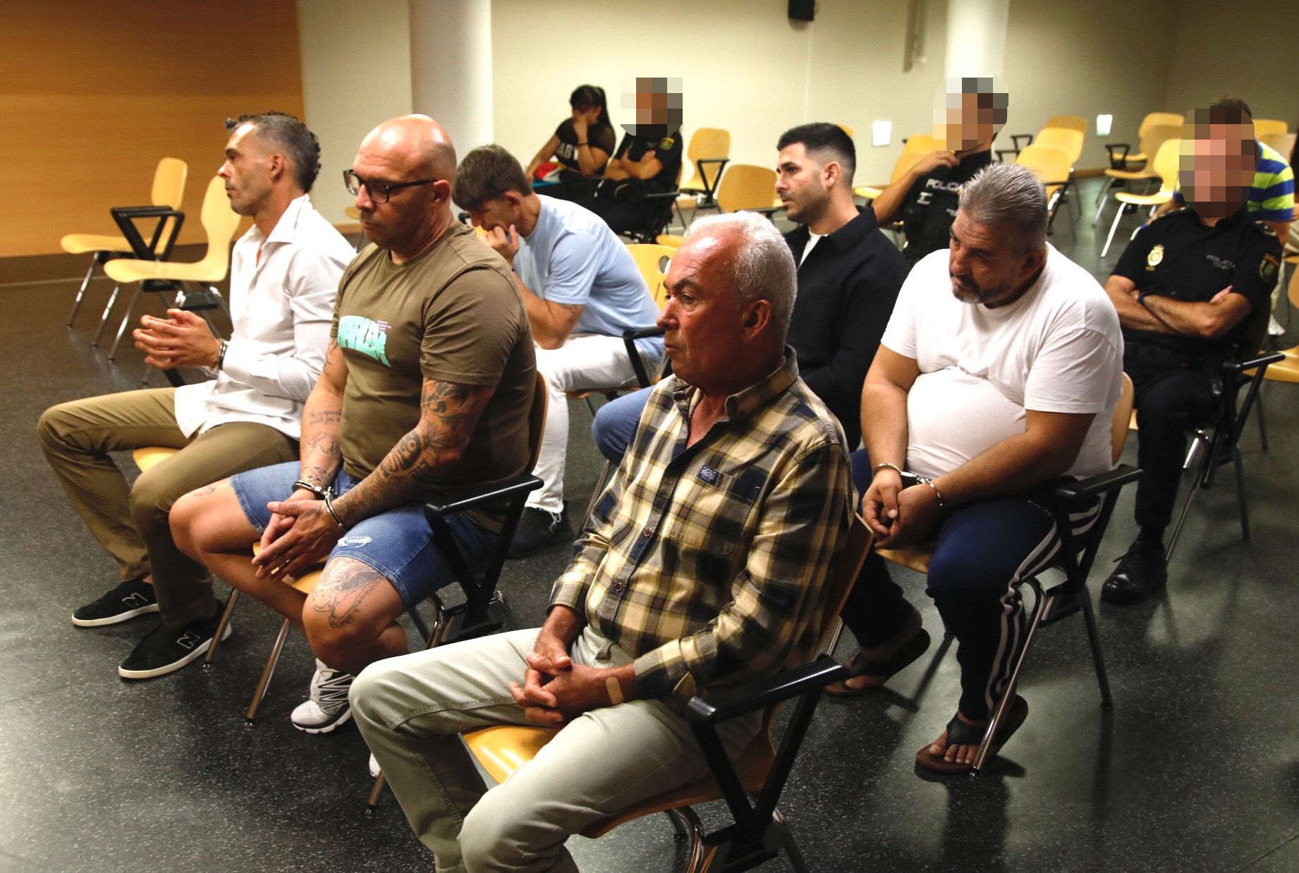 Los siete acusados de la muerte del vecino de San Bartolomé. Foto: José Luis Carrasco.