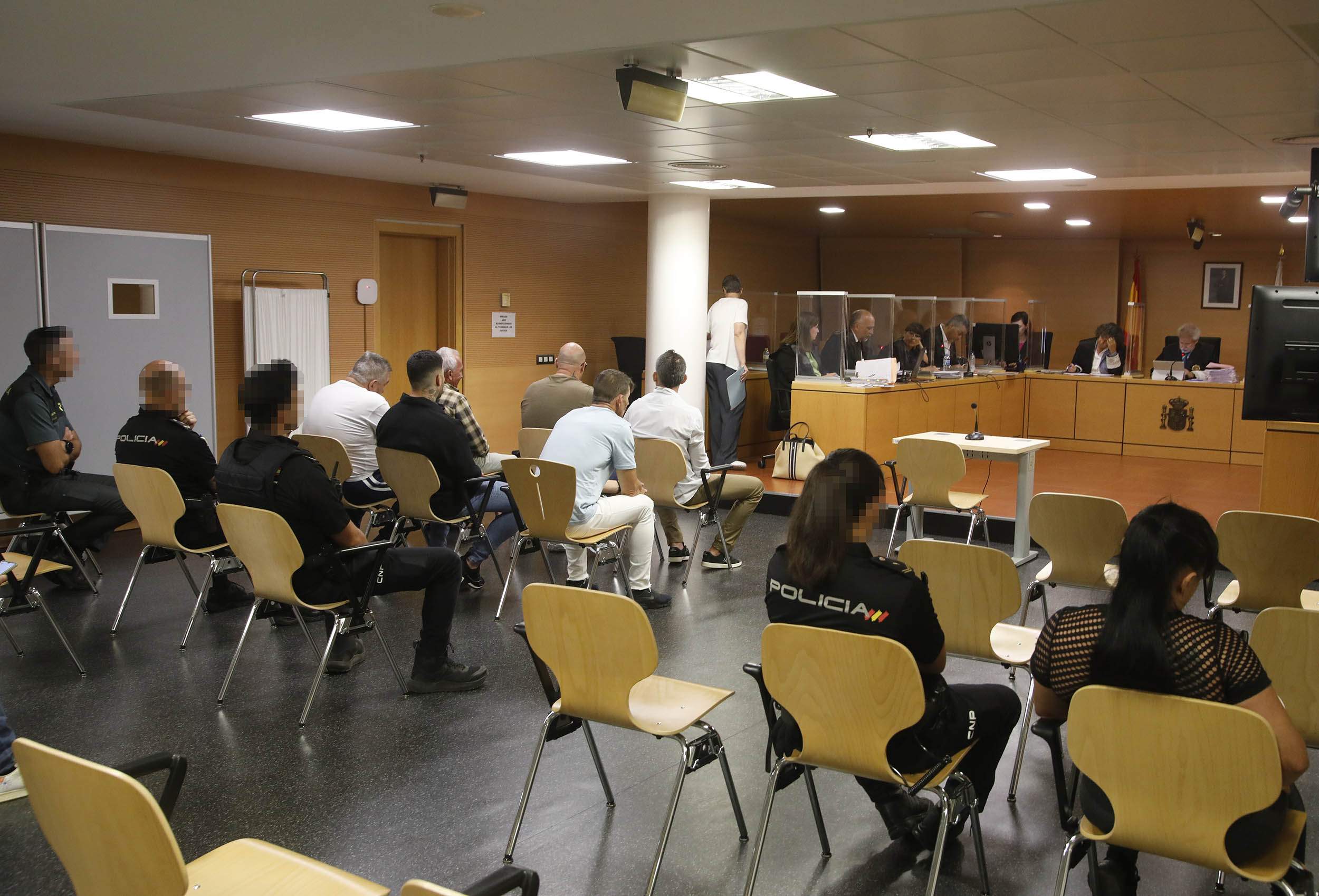 Los acusados del asalto a una vivienda en La Florida (San Bartolomé). Foto: José Luis Carrasco.