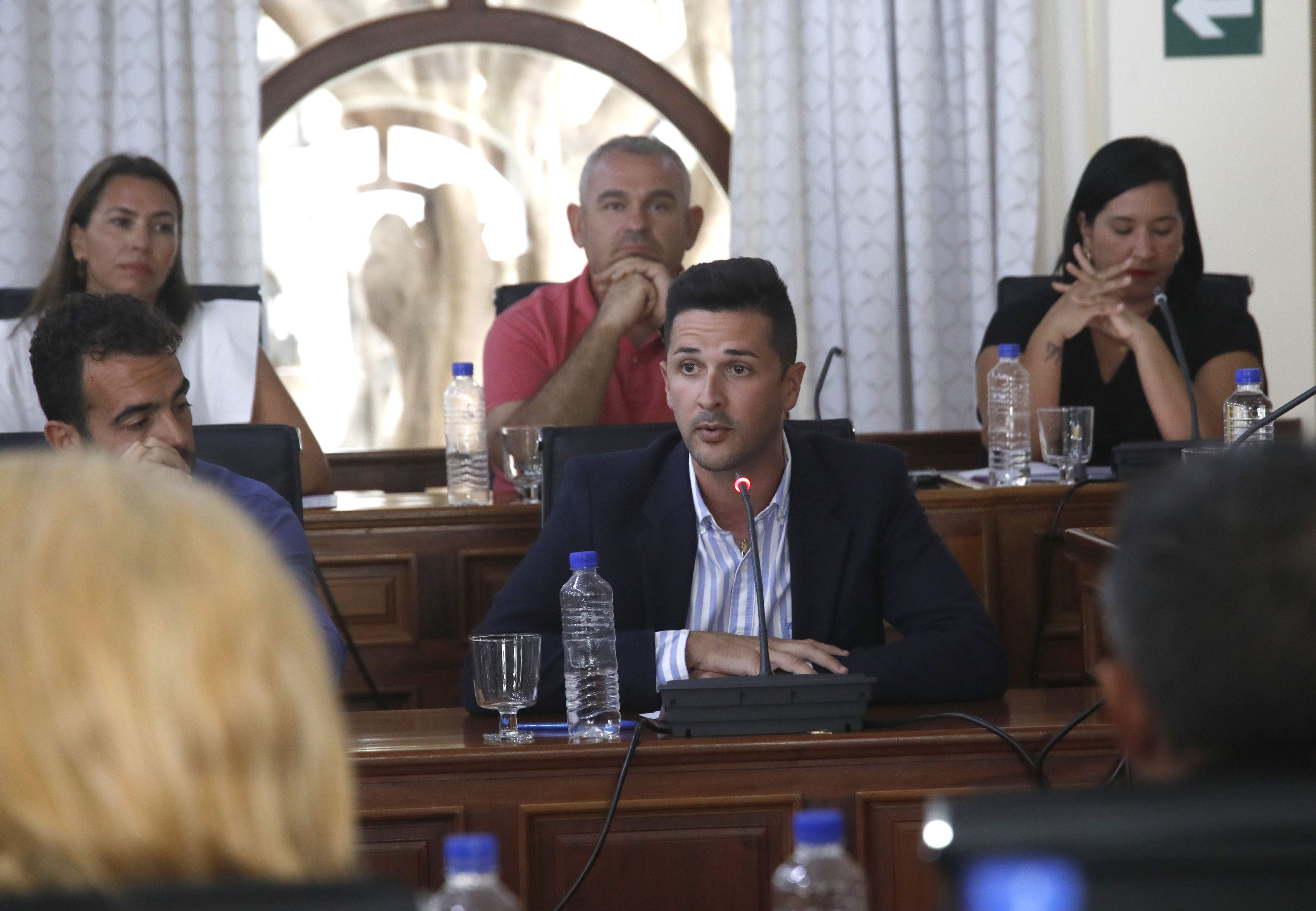 El concejal de Deportes del Ayuntamiento de Arrecife, Juanjo López, este lunes durante su renuncia. Foto: José Luis Carrasco.