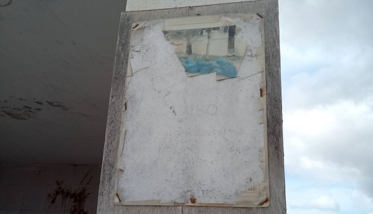 Uno de los carteles que debería indicar la cuantía de la sanción. Uno de los carteles que debería indicar la cuantía de la sanción.