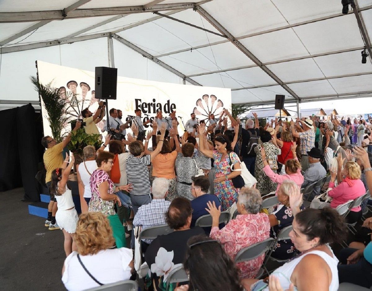 Visita del grupo de mayores a la Feria de Artesanía