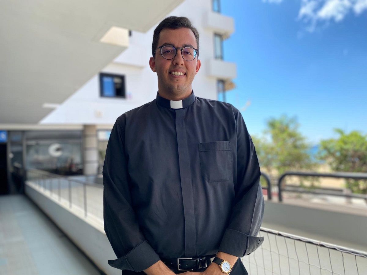 El sacerdote arrecifeño Alejandro Carmona (Foto. Andrea Domínguez)