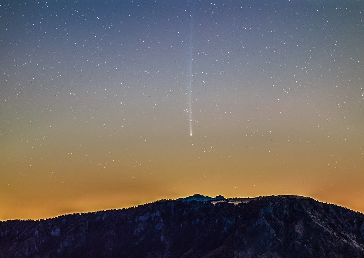 Imagen del cometa el viernes por la noche desde Cataluña (Foto: Dídac Mesa Romeu)