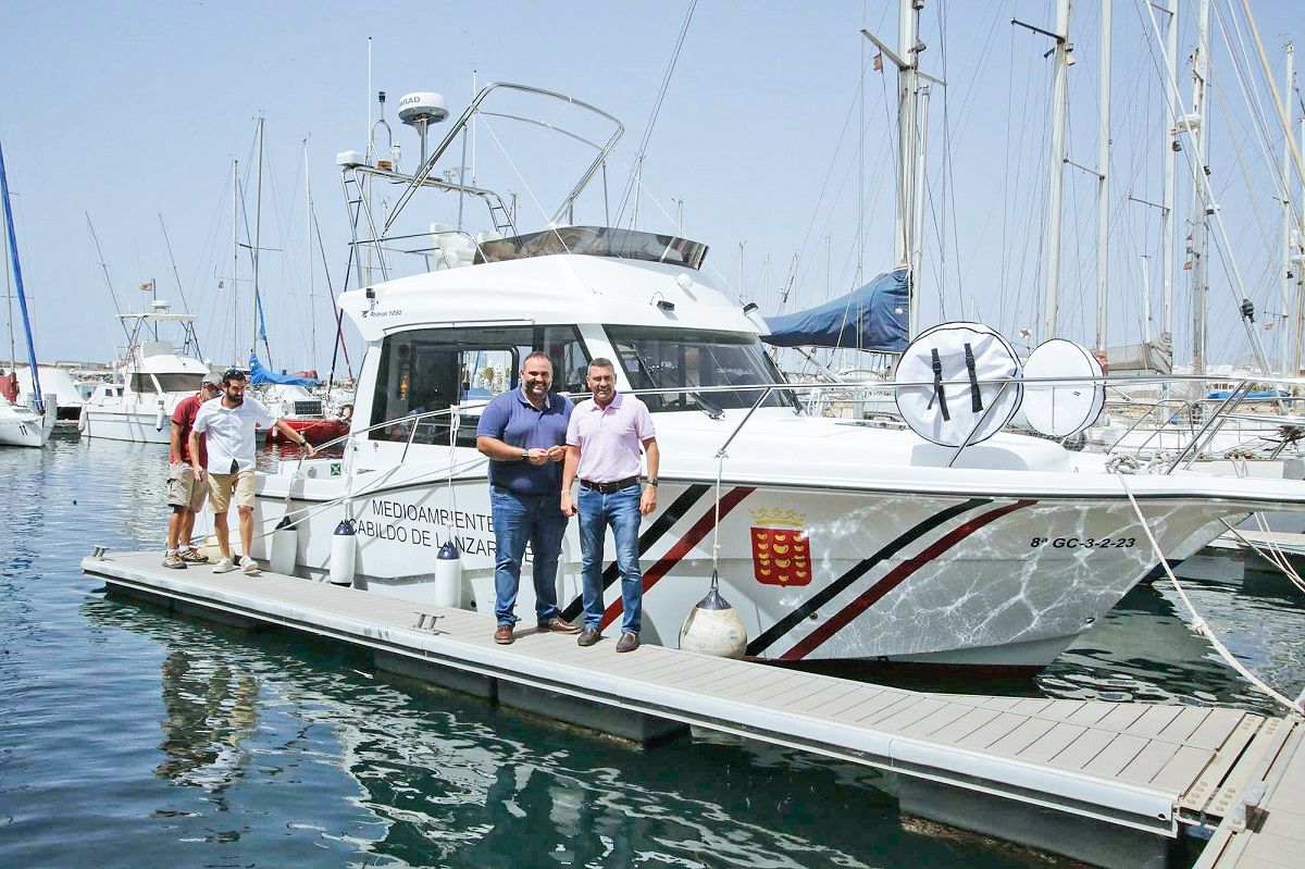 Visita de Oswaldo Betancort y Samuel Martín a la nueva embarcación