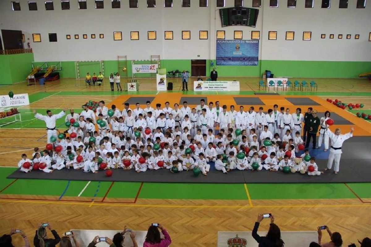 Los integrantes del 'Club de Judo Costa Teguise'