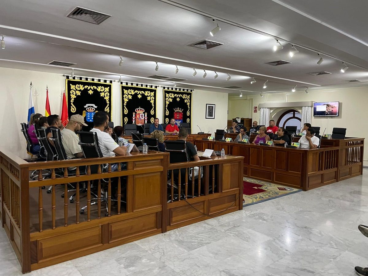 La reunión entre el Ayuntamiento de Arrecife y los colectivos para hablar sobre el Carnaval 2024