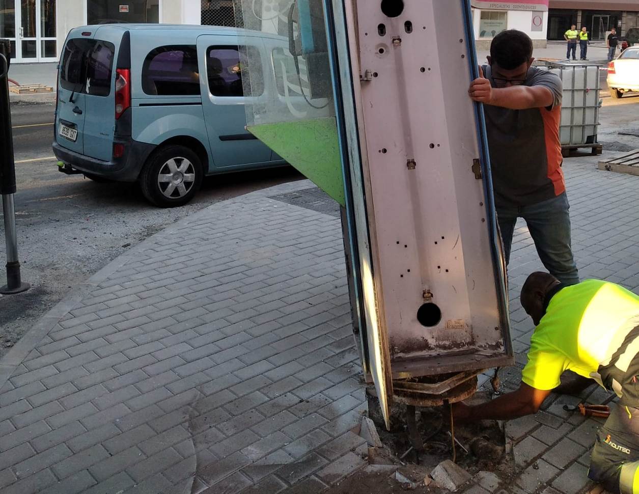 Desmantelamiento de las cabinas de teléfono