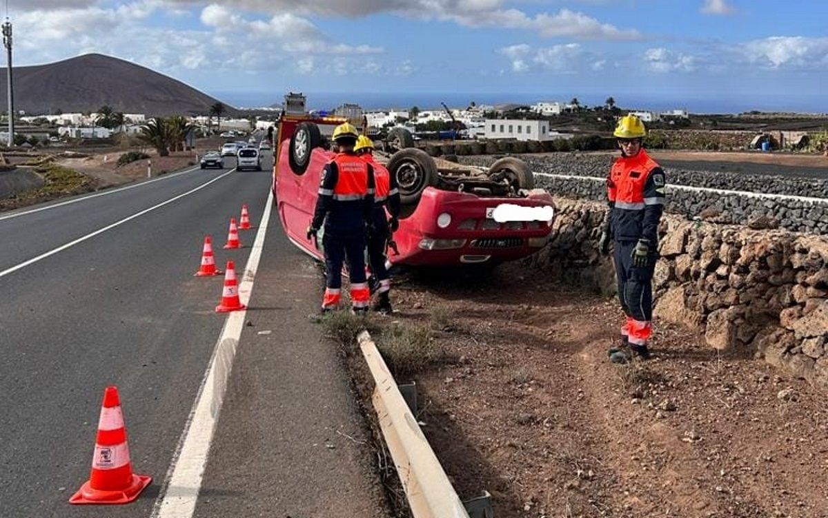 Vuelco de un vehículo en la carretera de Tao a Tiagua