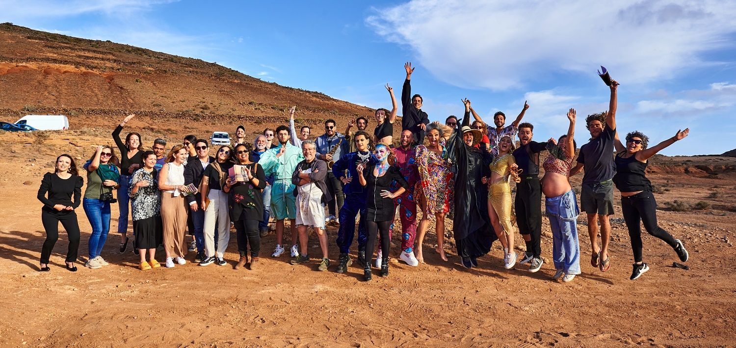 Los más de 30 participantes en el videoclip de la productora ROFE