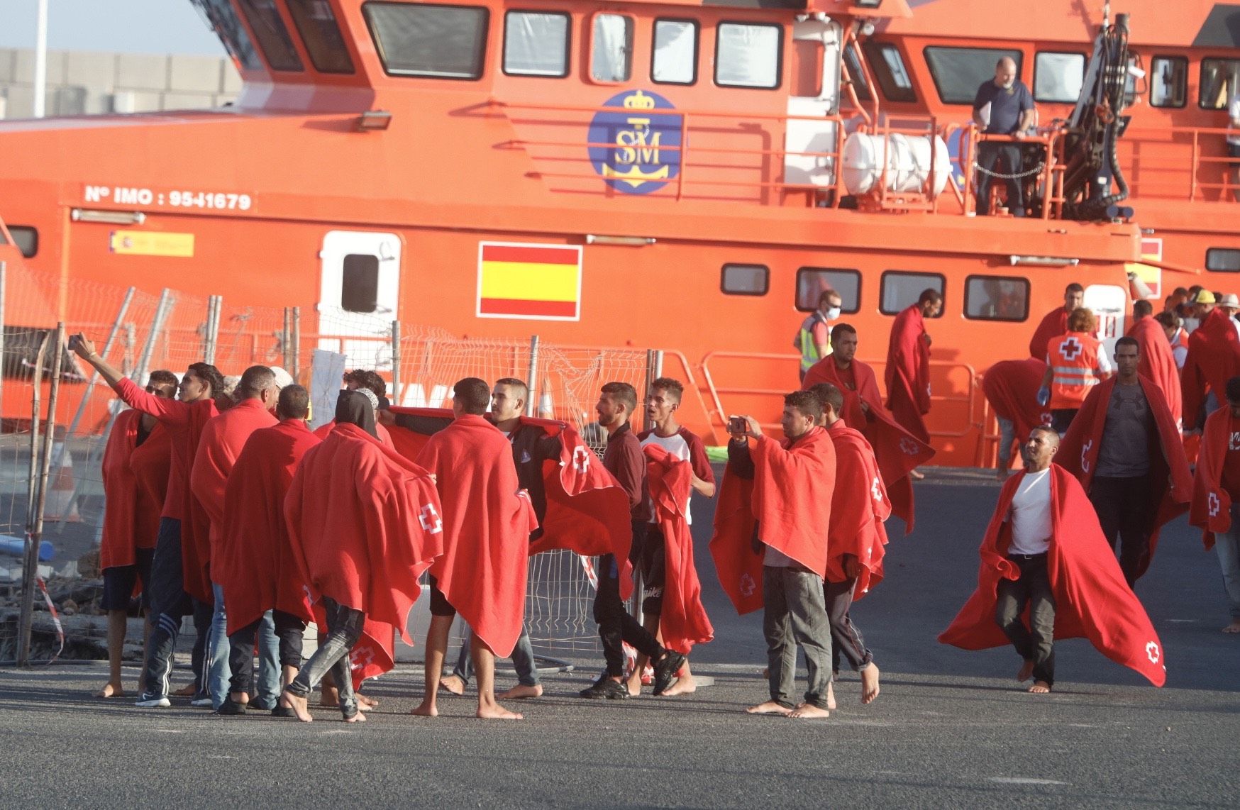 Llegada de migrantes a Puerto Naos (Fotos: José Luis Carrasco)