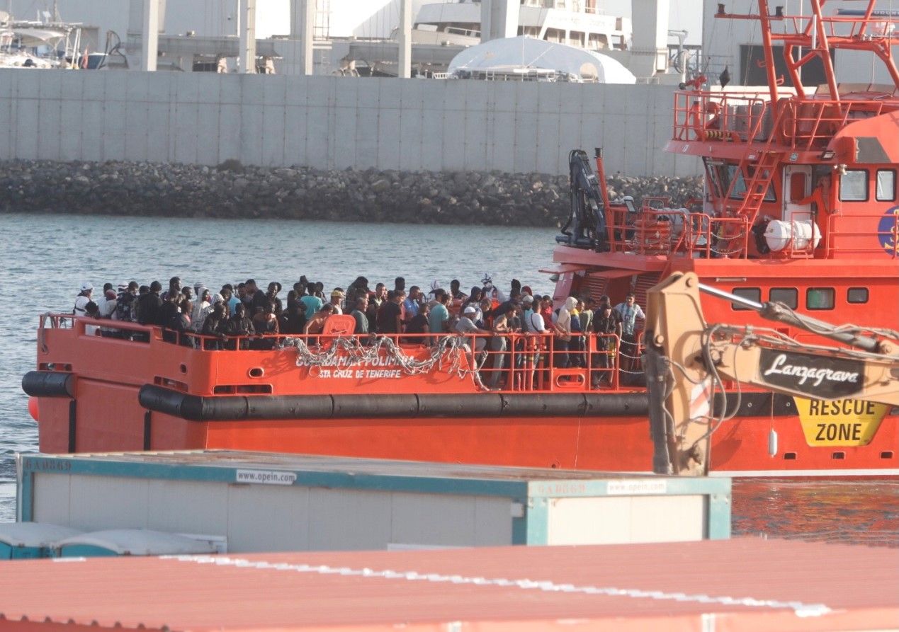 Llegada de migrantes a Puerto Naos (Fotos: José Luis Carrasco)
