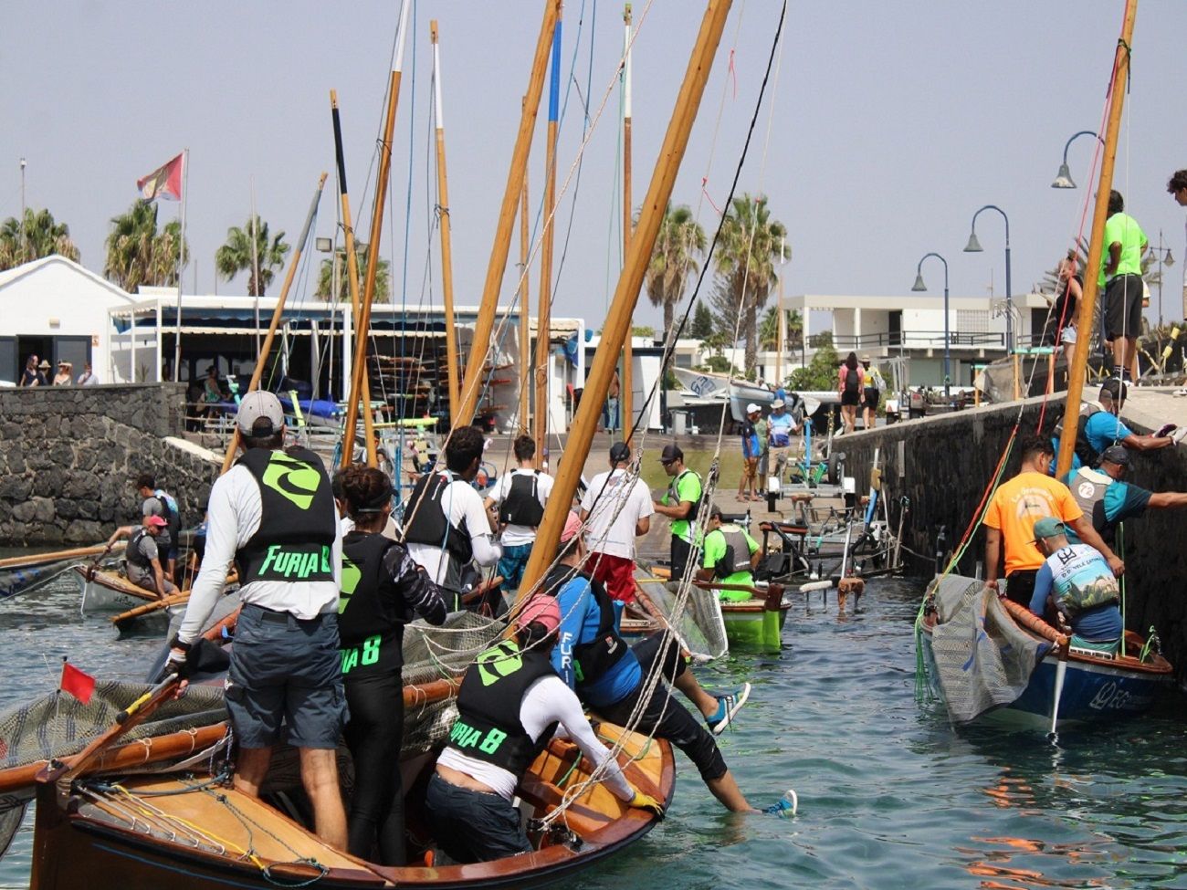 La 'Federación Insular de Barquillos de Vela Latina' en Marina Colón