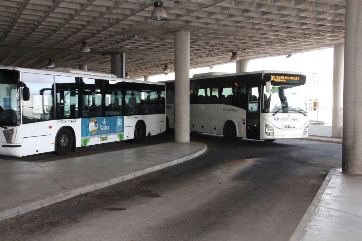 Estación de guaguas en Playa Blanca