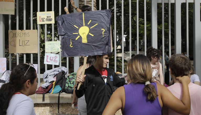 Huelga de los estudiantes de la Escuela de Arte Pancho Lasso (Foto: José Luis Carrasco)